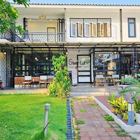 Sherloft Home & Hostel Chiang Mai Esterno foto