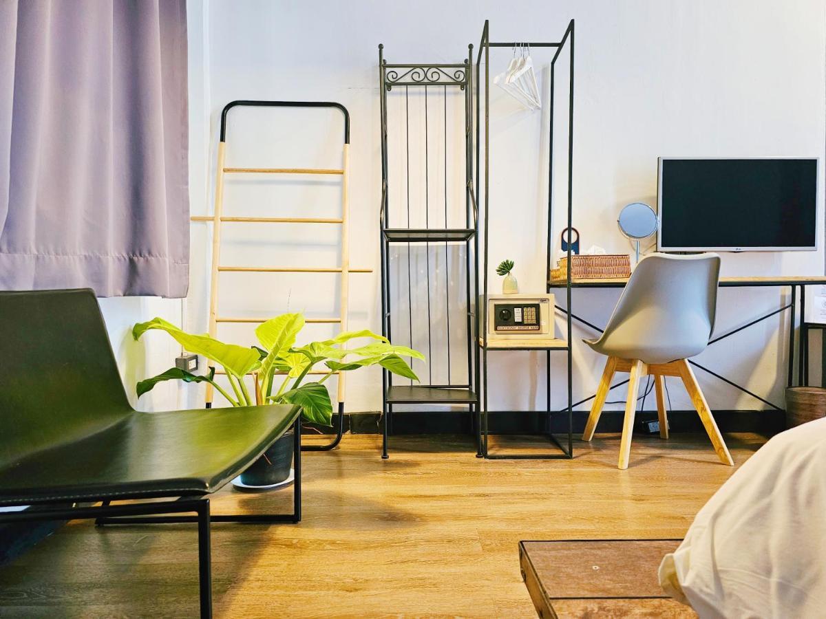 Sherloft Home & Hostel Chiang Mai Esterno foto