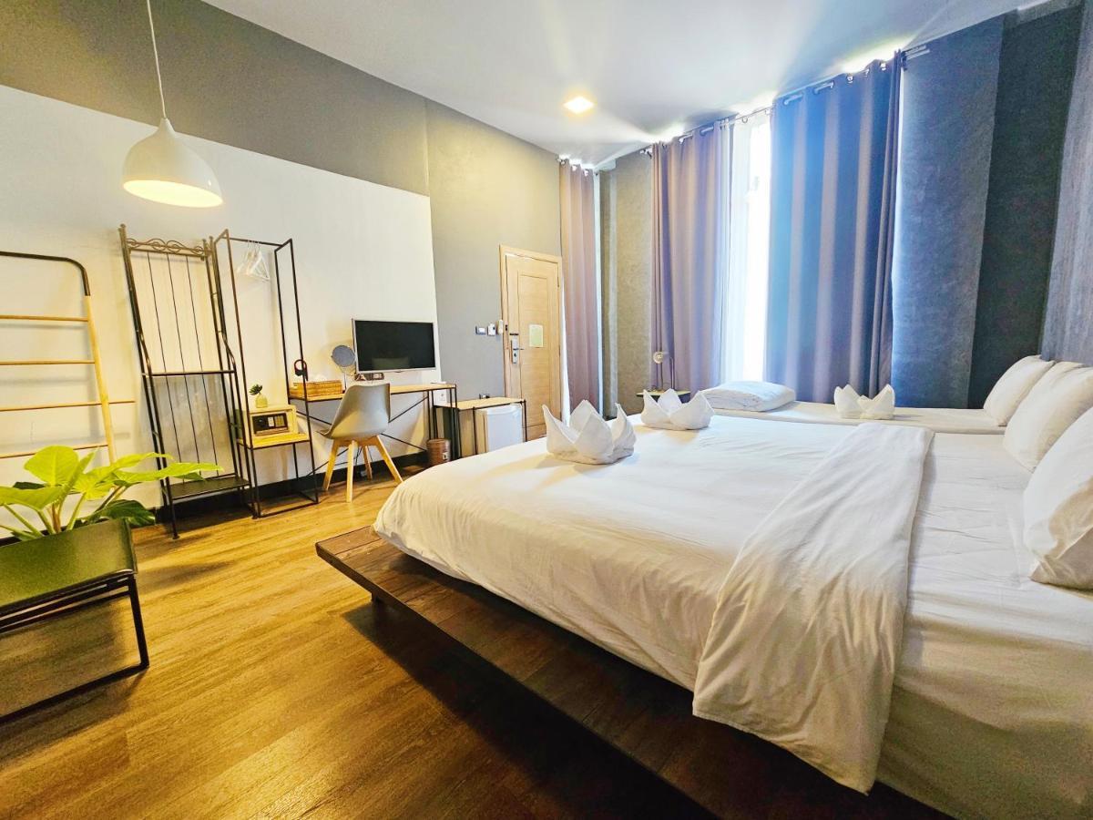 Sherloft Home & Hostel Chiang Mai Esterno foto