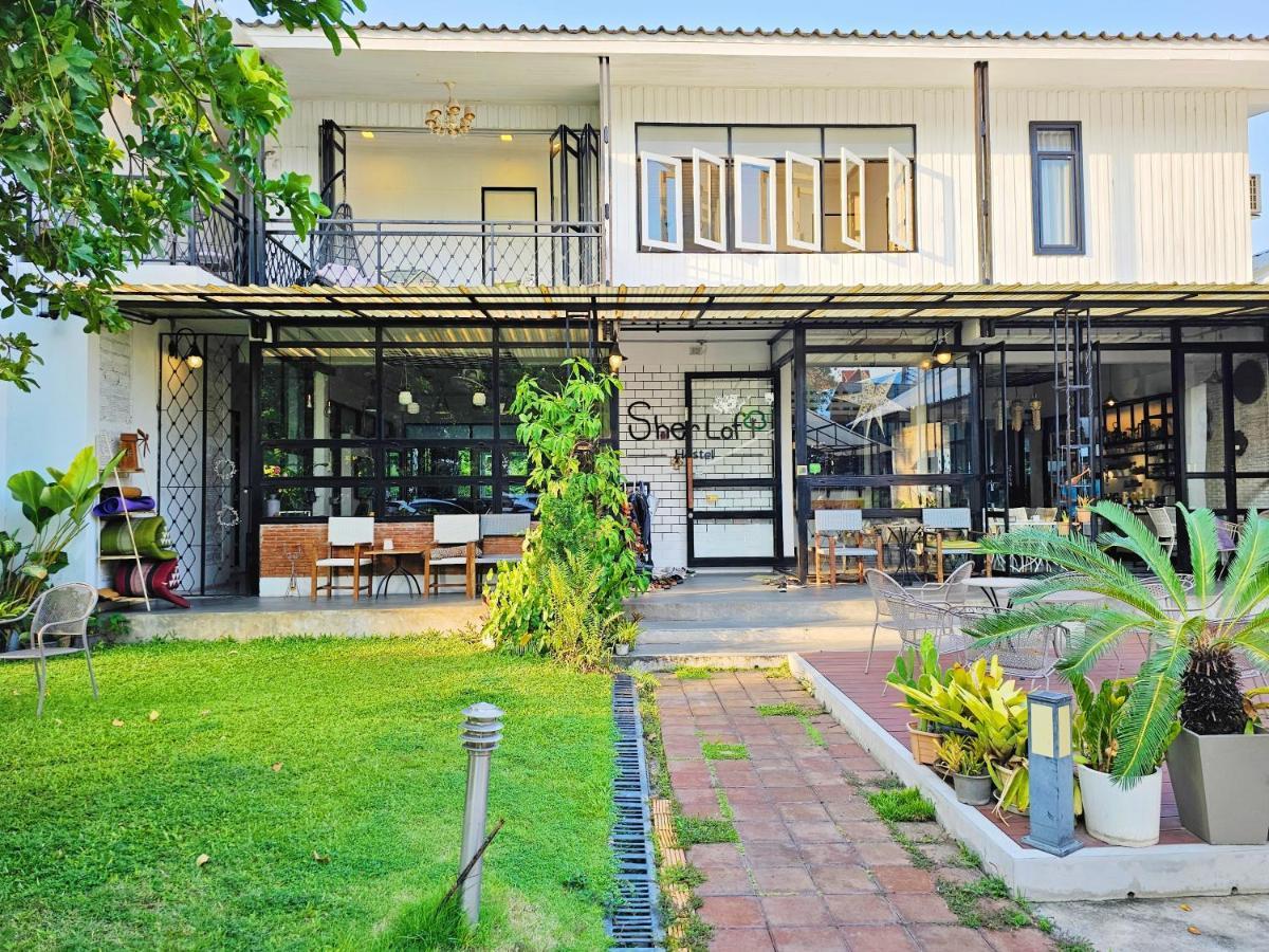 Sherloft Home & Hostel Chiang Mai Esterno foto
