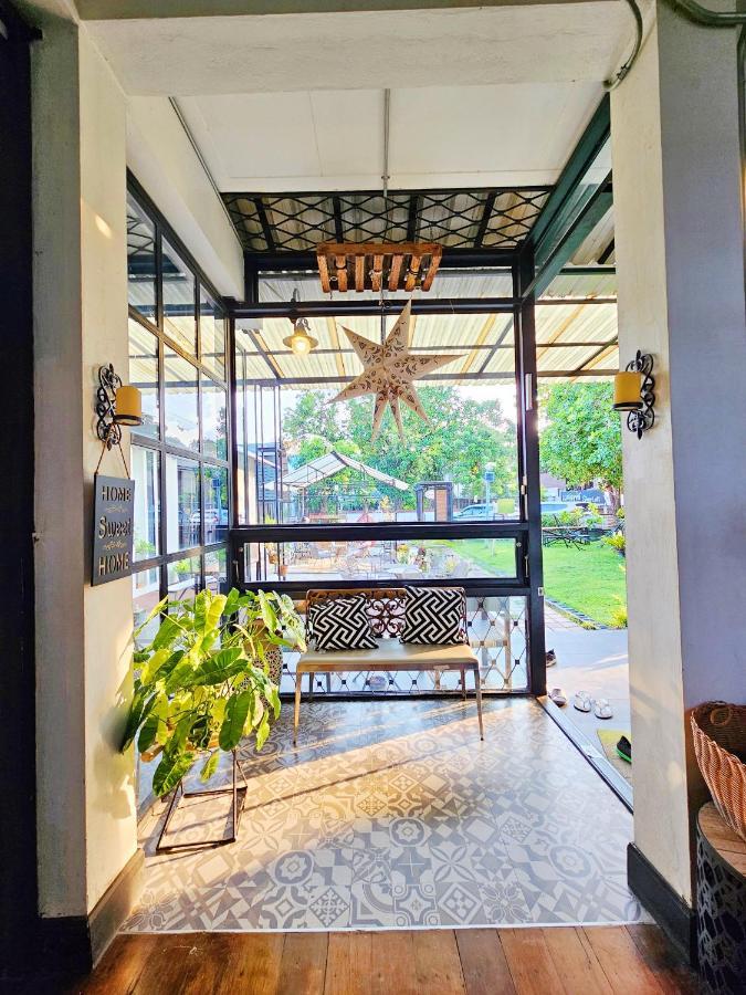 Sherloft Home & Hostel Chiang Mai Esterno foto