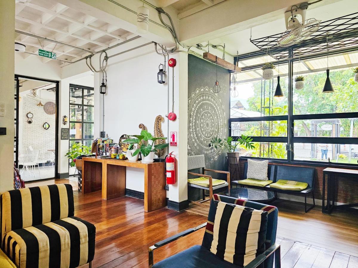 Sherloft Home & Hostel Chiang Mai Esterno foto