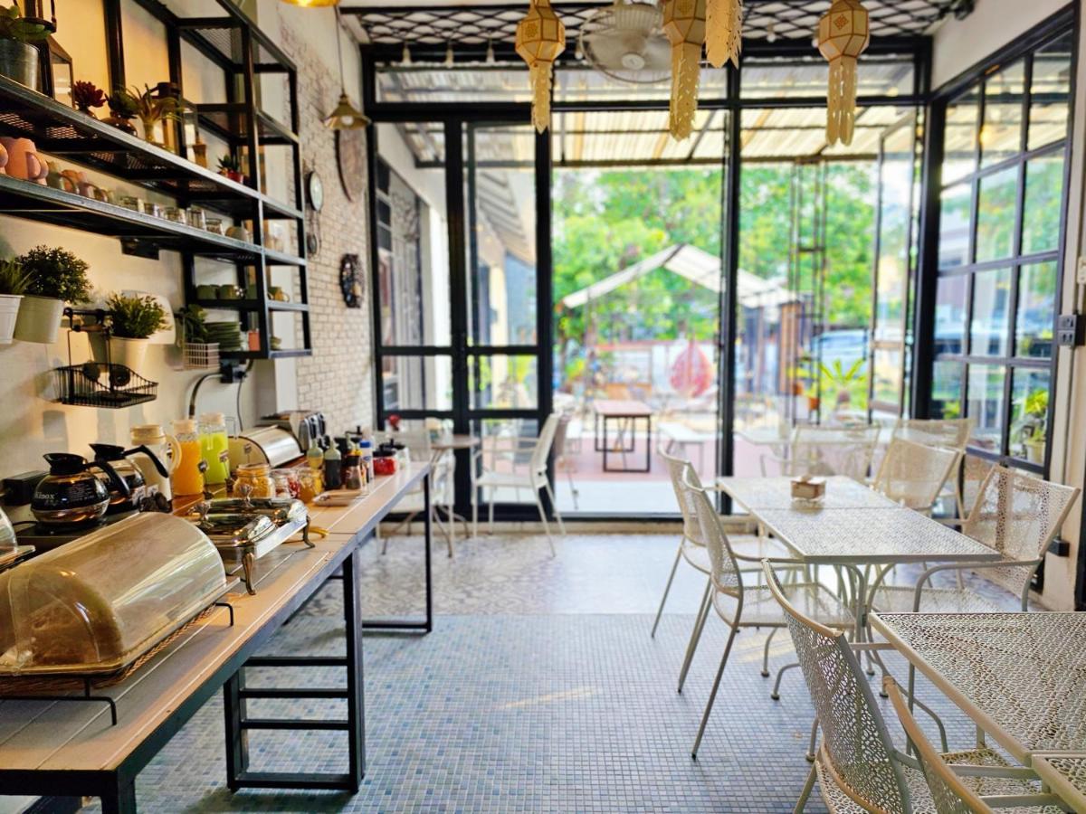 Sherloft Home & Hostel Chiang Mai Esterno foto