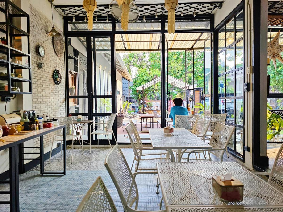 Sherloft Home & Hostel Chiang Mai Esterno foto