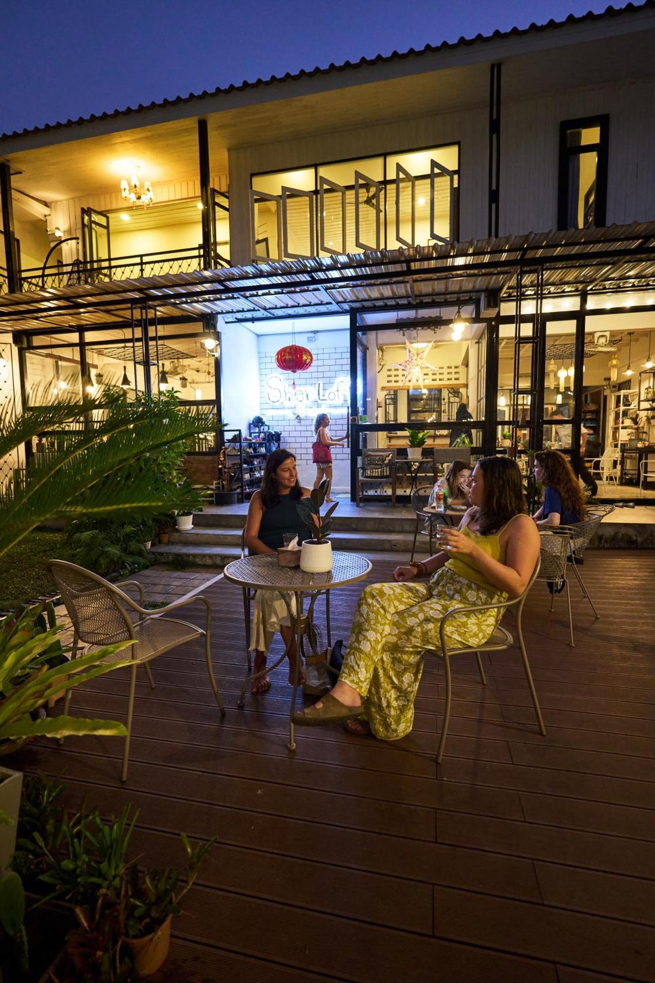 Sherloft Home & Hostel Chiang Mai Esterno foto