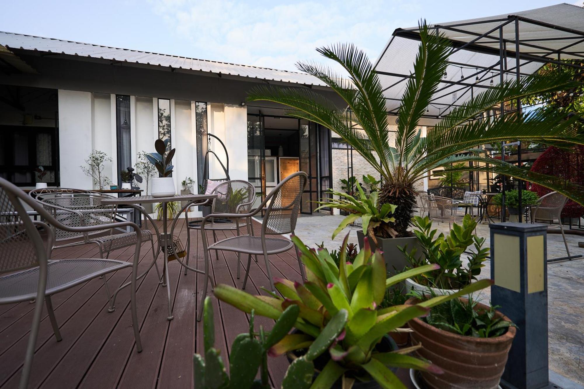 Sherloft Home & Hostel Chiang Mai Esterno foto