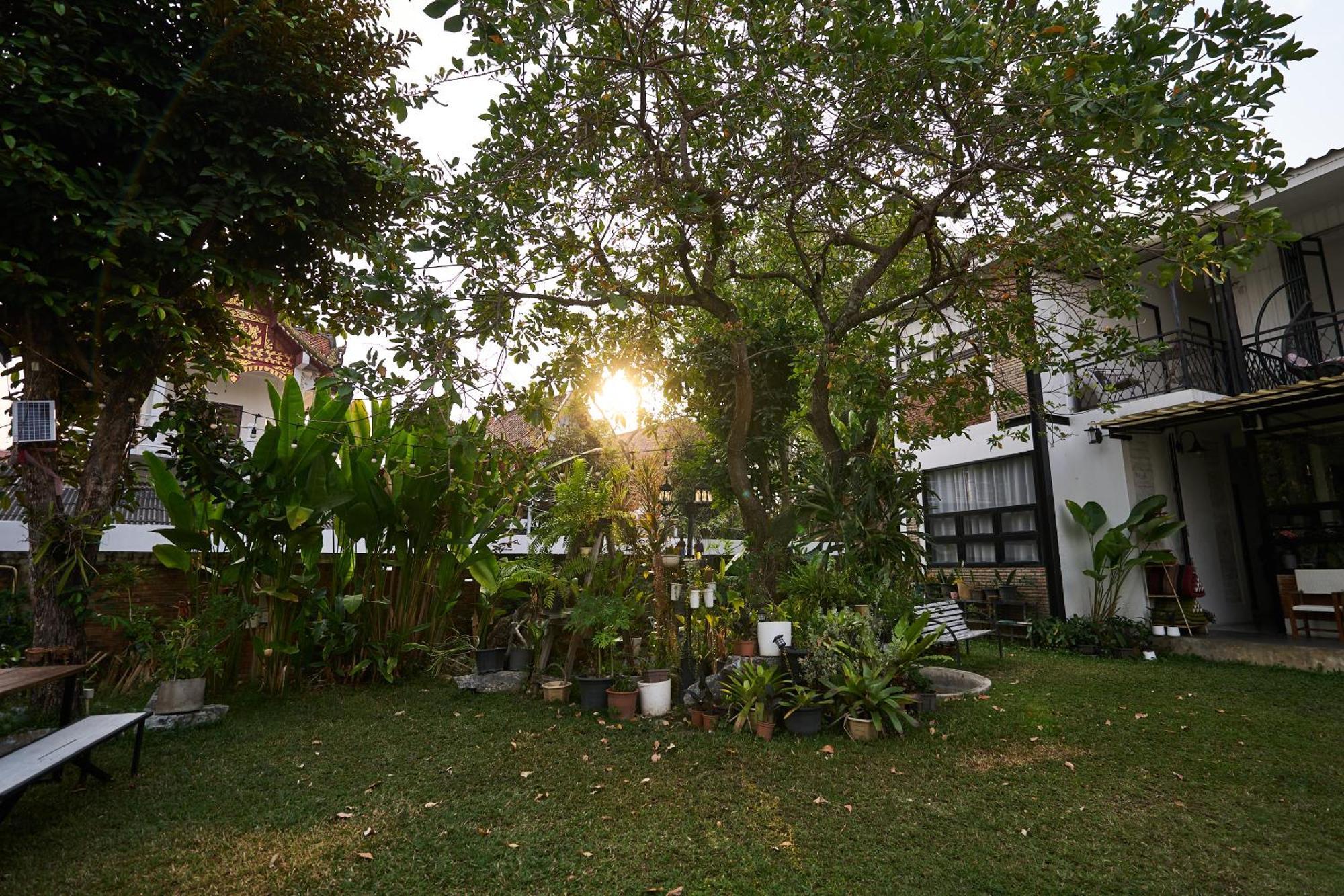 Sherloft Home & Hostel Chiang Mai Esterno foto