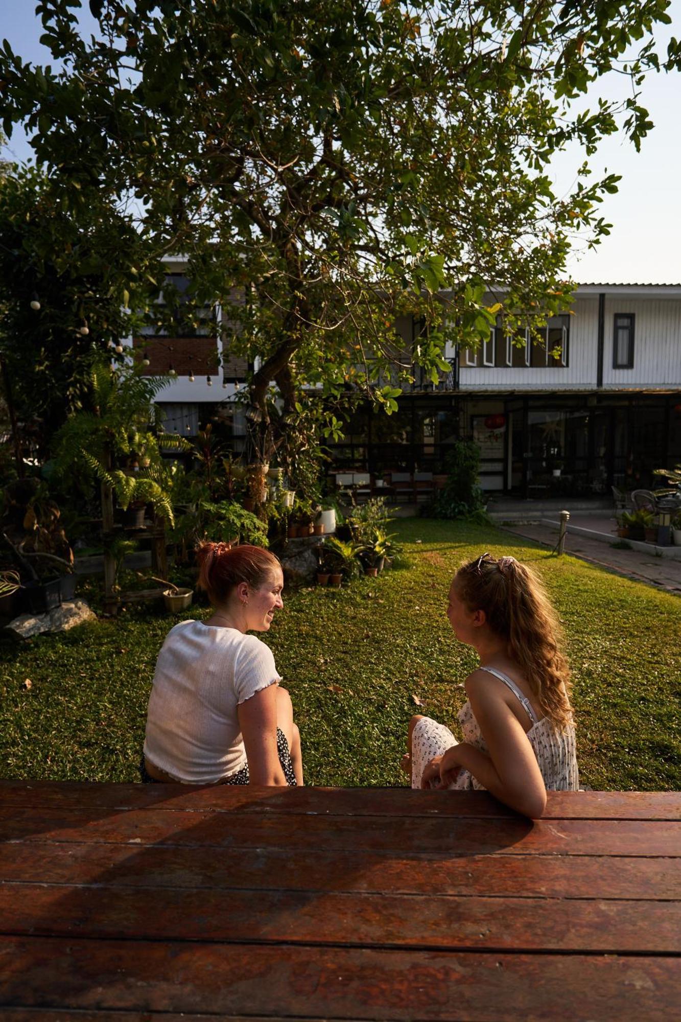 Sherloft Home & Hostel Chiang Mai Esterno foto