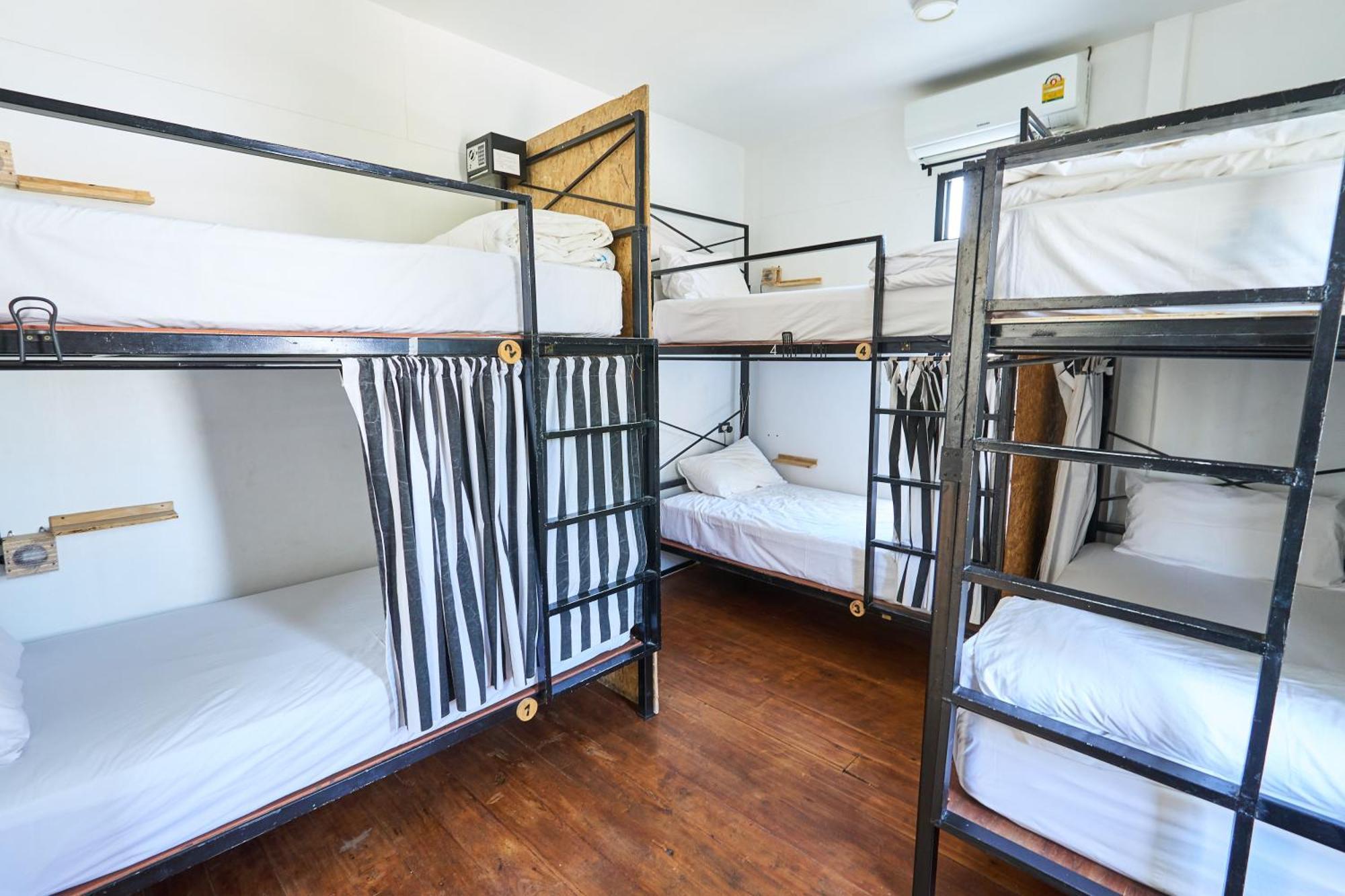 Sherloft Home & Hostel Chiang Mai Esterno foto