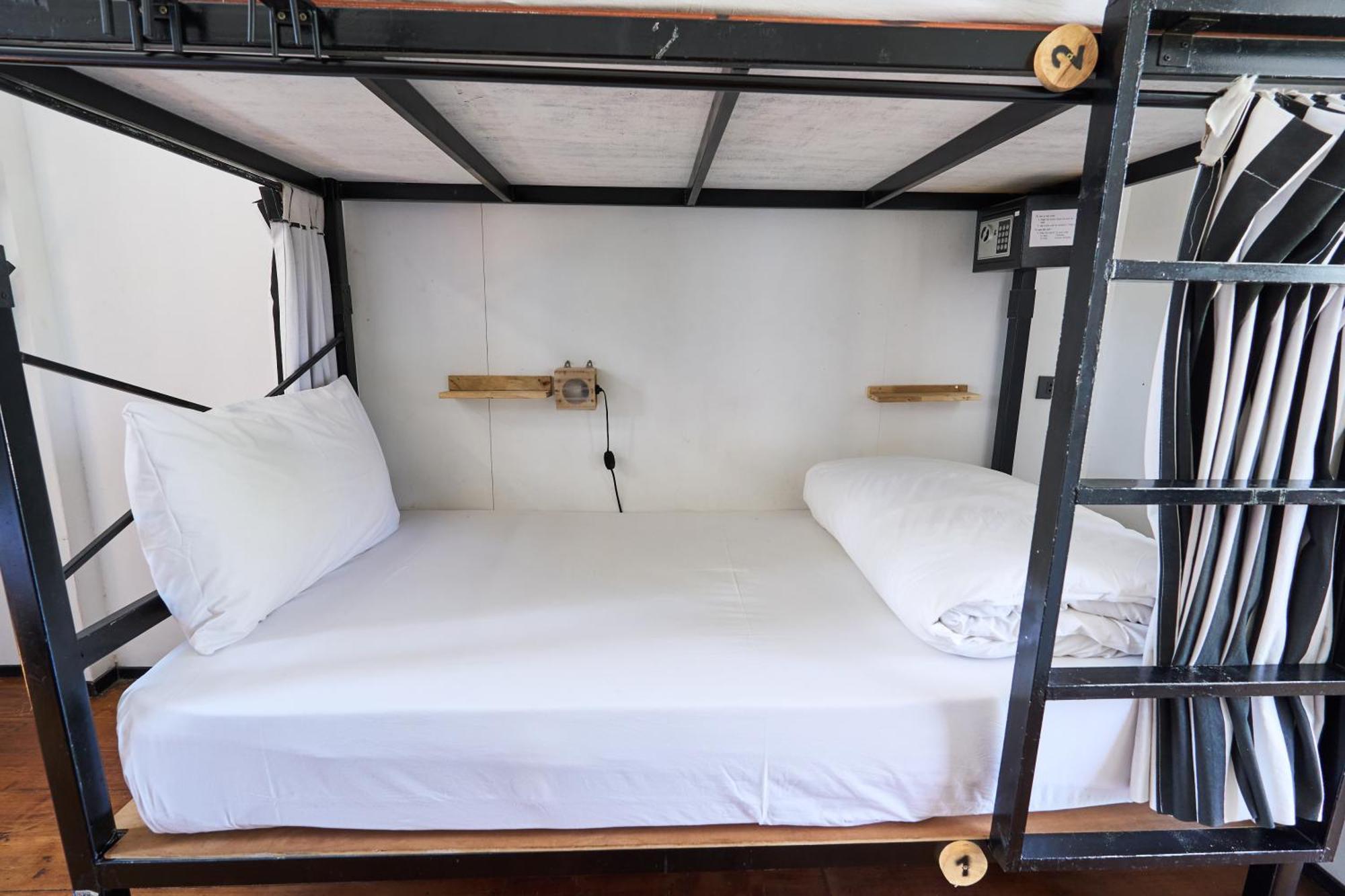 Sherloft Home & Hostel Chiang Mai Esterno foto