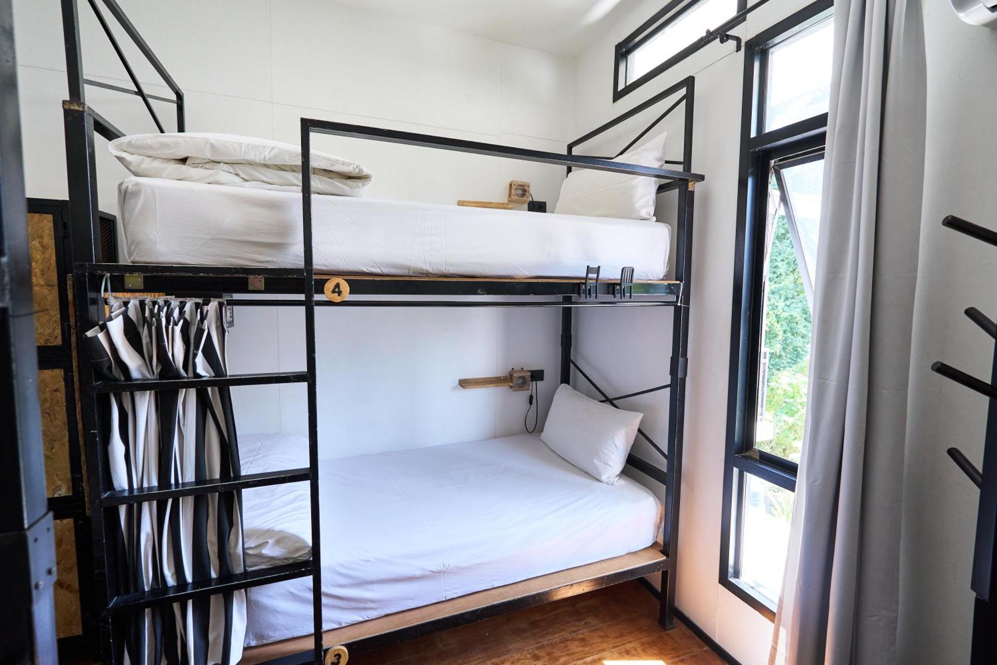 Sherloft Home & Hostel Chiang Mai Esterno foto