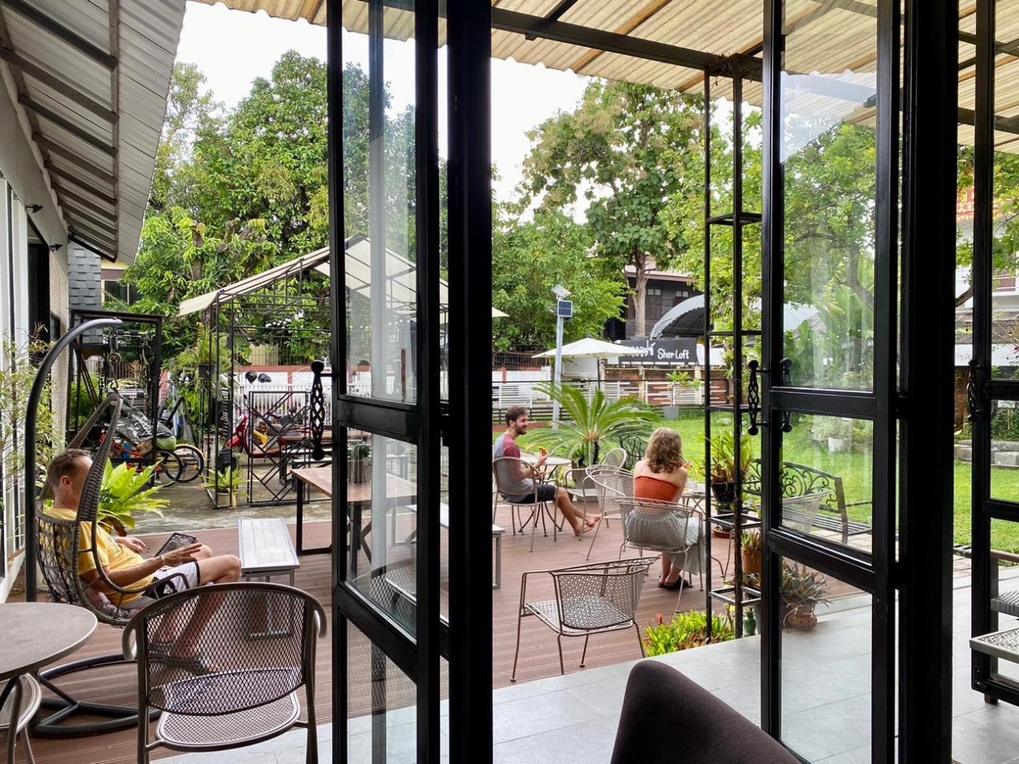 Sherloft Home & Hostel Chiang Mai Esterno foto