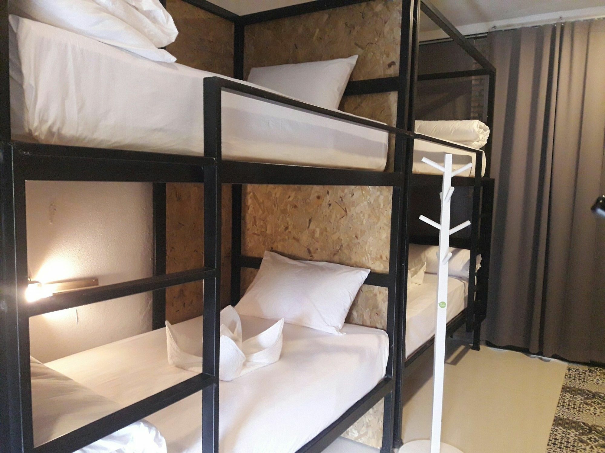 Sherloft Home & Hostel Chiang Mai Esterno foto