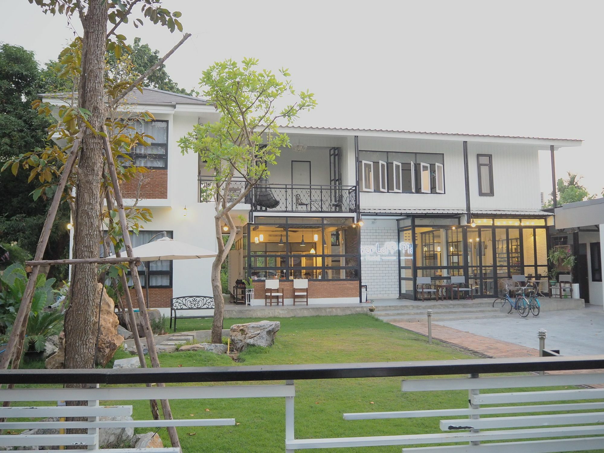 Sherloft Home & Hostel Chiang Mai Esterno foto